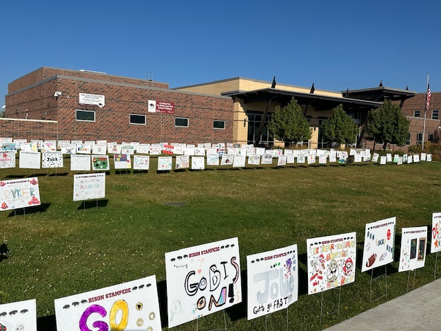 Picture of GV (parent created) signs out in the front of the school to encourage their student to do  their best at the annual school fun run.